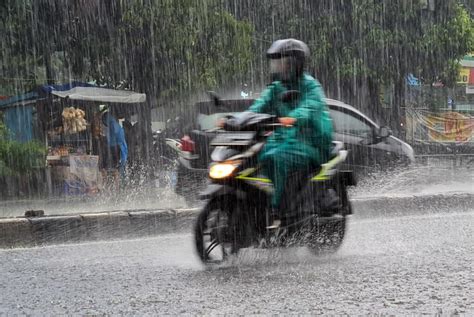 Galeri foto Tante Lien hingga jackpot maksimal Tegar menghadapi blokiran saat hujan di panel pengguna