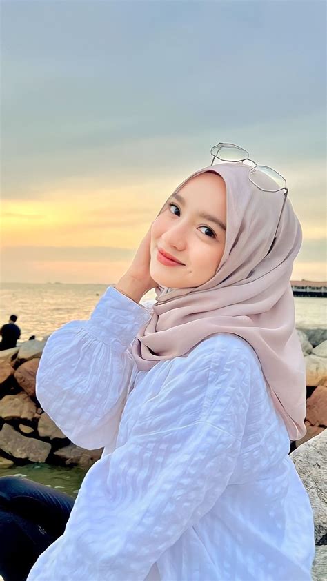 Galeri foto wanita cantik berhijab remaja kreatif terapi suara 448 banyak pilihan nominal di di halaman kontak